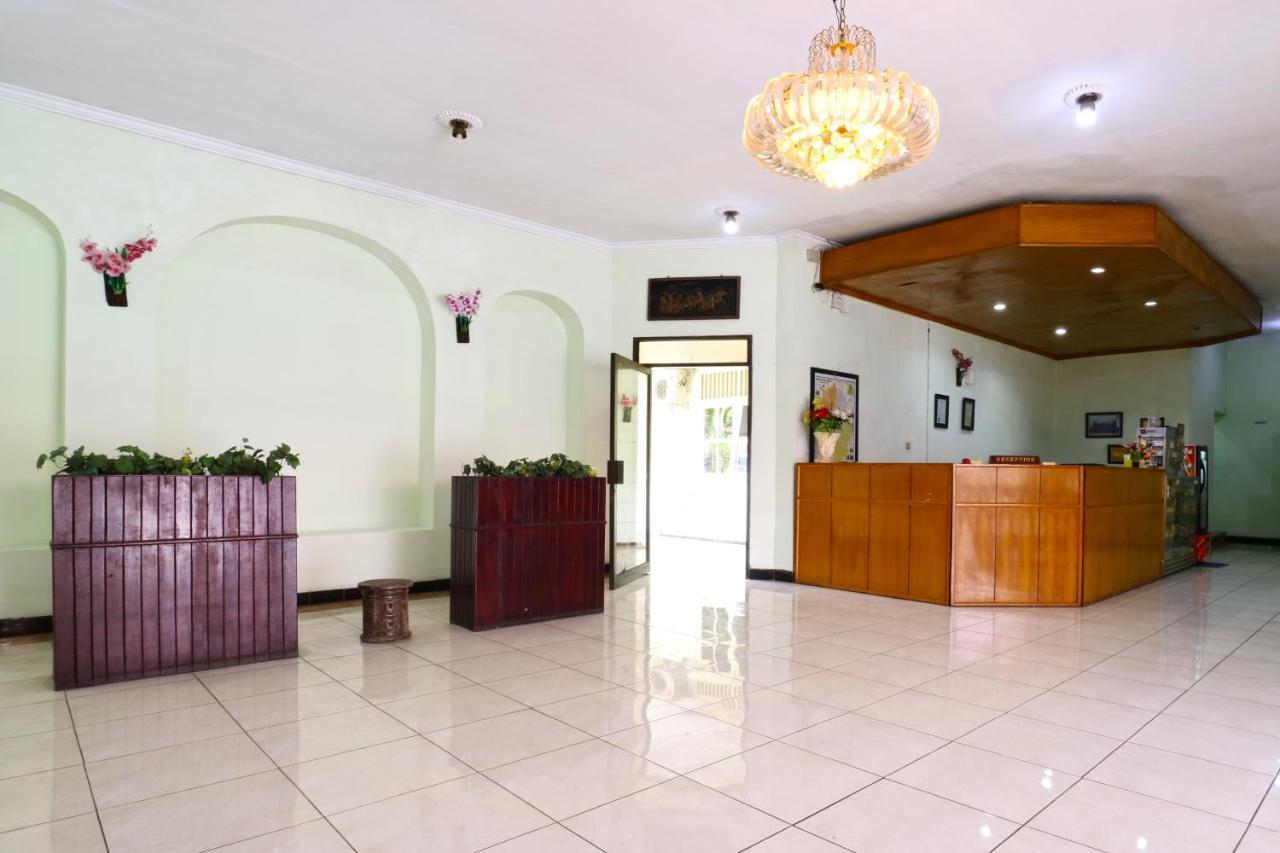 Hotel Camelia Malang Exterior foto