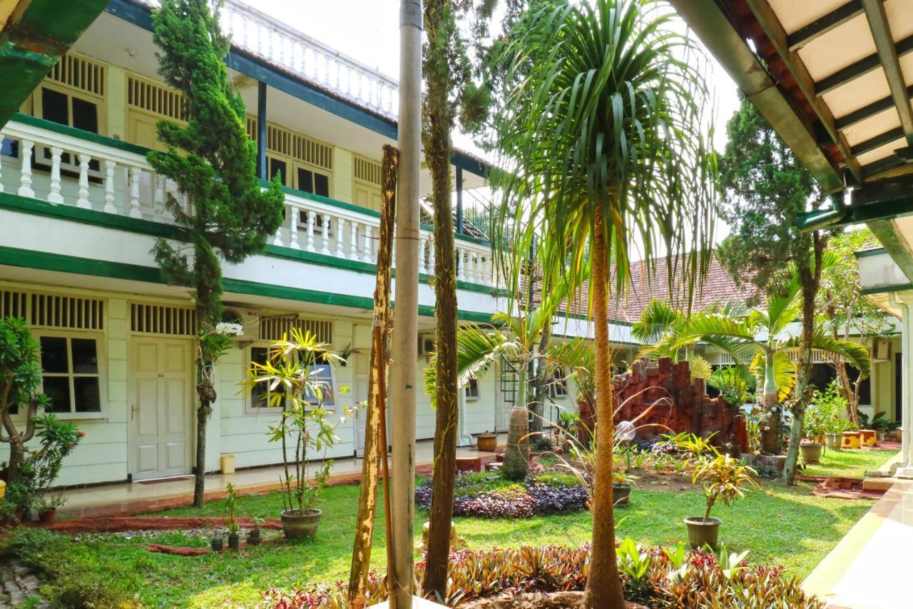 Hotel Camelia Malang Exterior foto