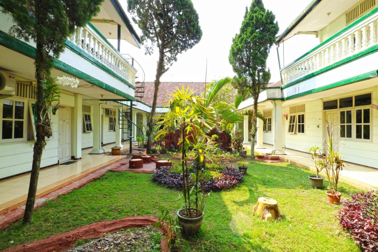 Hotel Camelia Malang Exterior foto