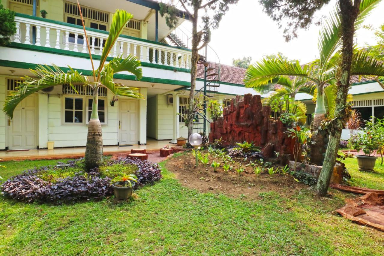 Hotel Camelia Malang Exterior foto